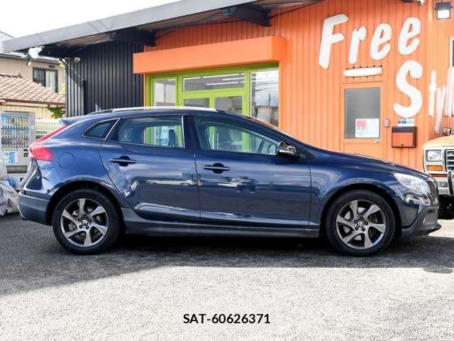 Volvo CROSS COUNTRY 2015-06 7458680-3
