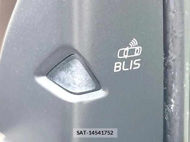 Volvo CROSS COUNTRY 2015-07 7563043-7