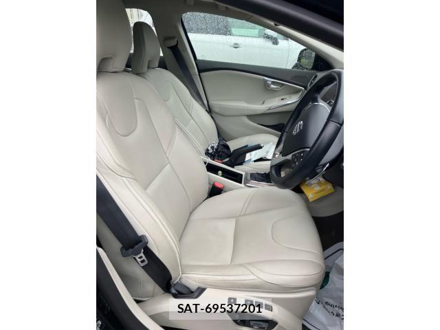 Volvo CROSS COUNTRY 2016-03 7880325-10