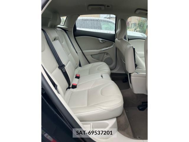 Volvo CROSS COUNTRY 2016-03 7880325-11