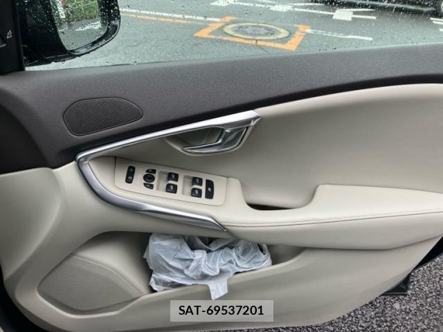 Volvo CROSS COUNTRY 2016-03 7880325-22