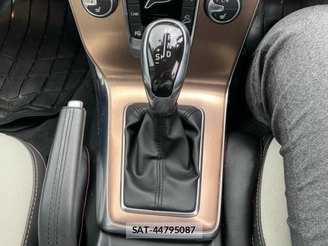 Volvo CROSS COUNTRY 2013-09 7964308-16