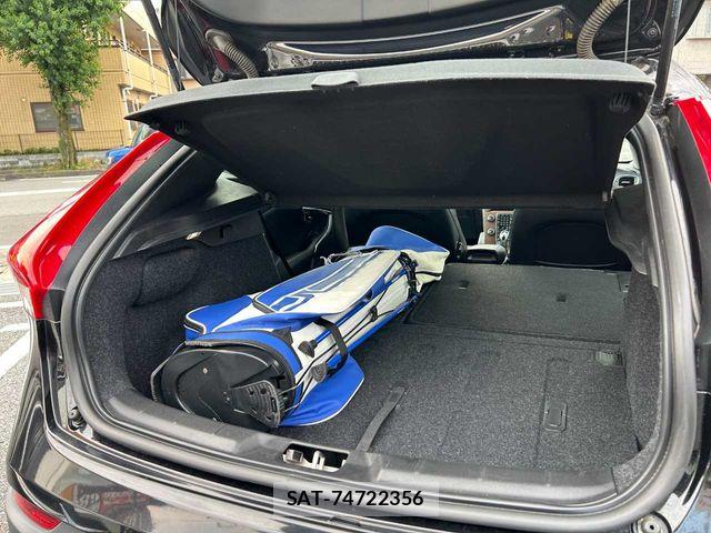 Volvo CROSS COUNTRY 2019-04 8146949-23
