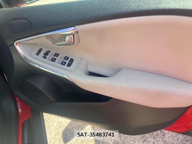Volvo CROSS COUNTRY 2013-09 8563991-9
