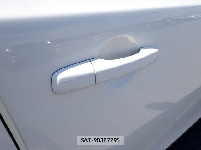 Volvo CROSS COUNTRY 2017-09 8563990-11