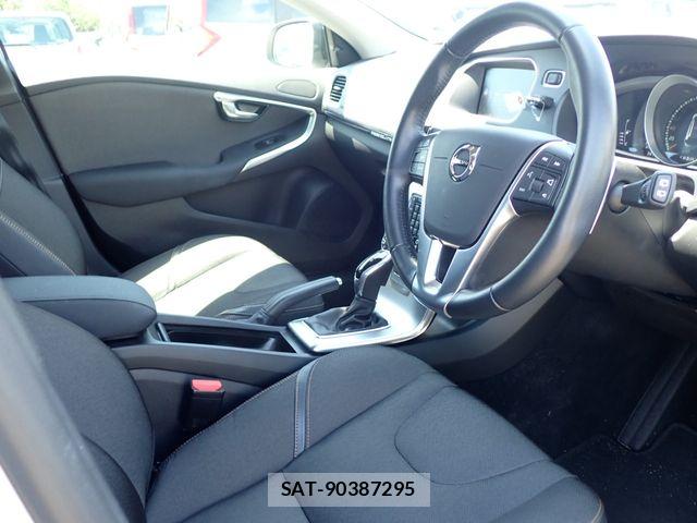 Volvo CROSS COUNTRY 2017-09 8563990-1