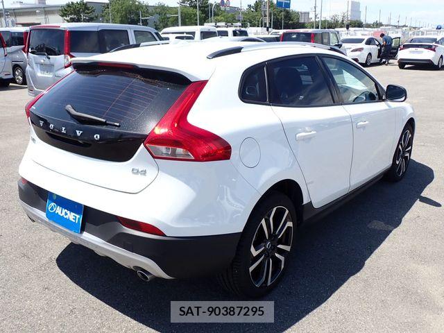 Volvo CROSS COUNTRY 2017-09 8563990-8
