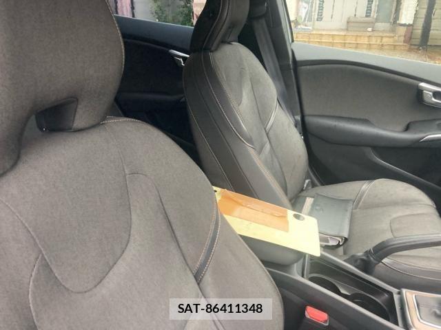 Volvo CROSS COUNTRY 2014-01 8746669-16