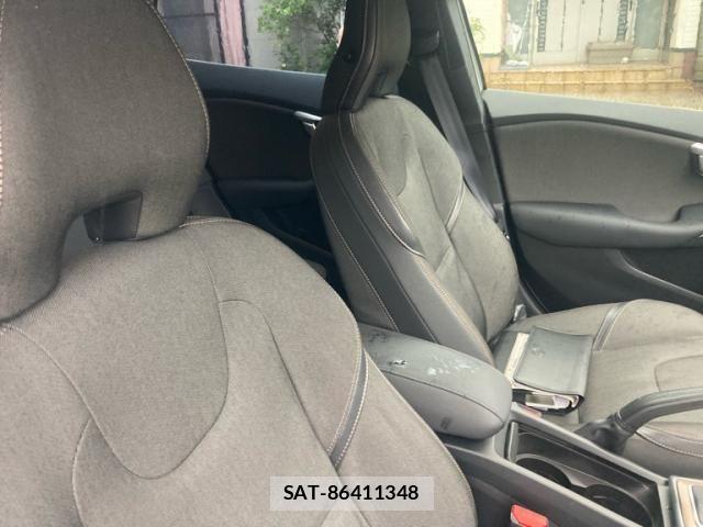 Volvo CROSS COUNTRY 2014-01 8746669-17