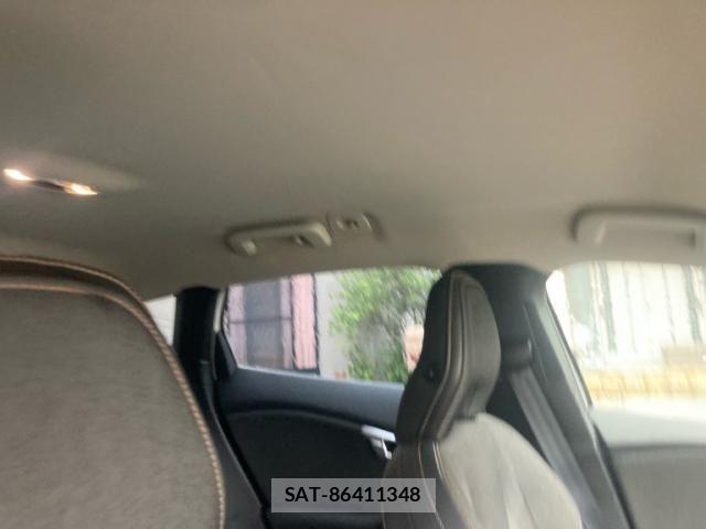 Volvo CROSS COUNTRY 2014-01 8746669-19