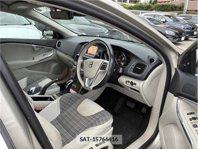 Volvo CROSS COUNTRY 2017-04 8832355-2