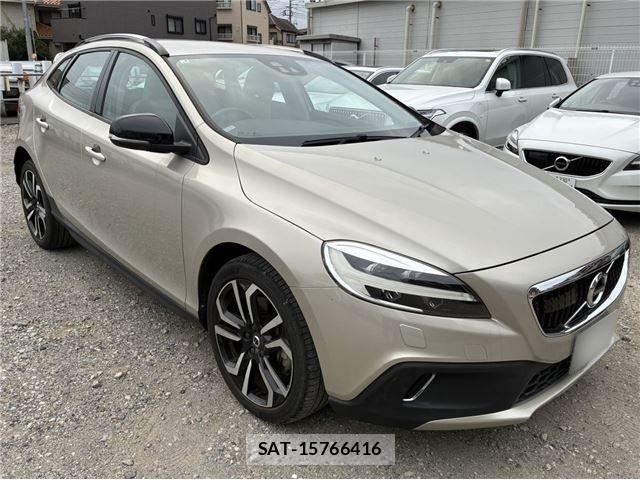 Volvo CROSS COUNTRY 2017-04 8832355-4