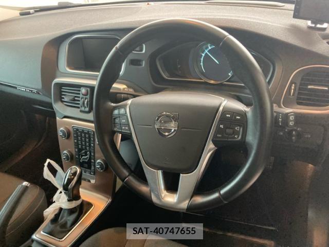 Volvo CROSS COUNTRY 2013-10 8851010-24