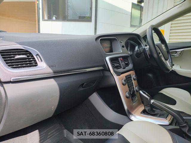 Volvo CROSS COUNTRY 2016-03 8882839-11