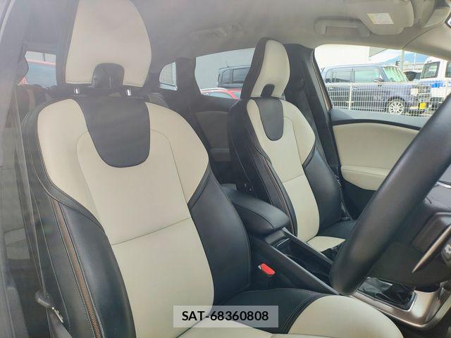 Volvo CROSS COUNTRY 2016-03 8882839-5