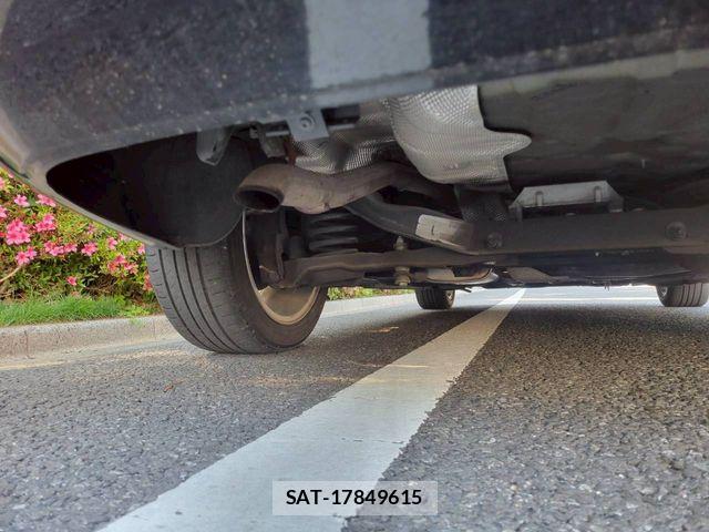 Volvo V50 2012-08 6915029-11