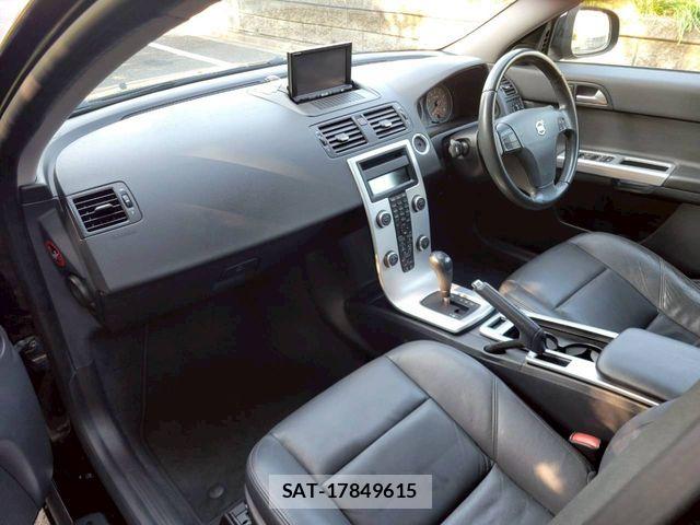 Volvo V50 2012-08 6915029-14