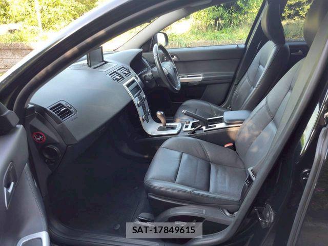 Volvo V50 2012-08 6915029-15