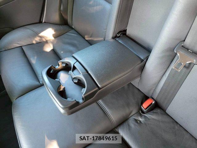 Volvo V50 2012-08 6915029-17