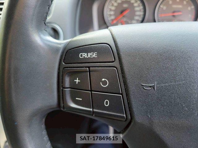 Volvo V50 2012-08 6915029-24