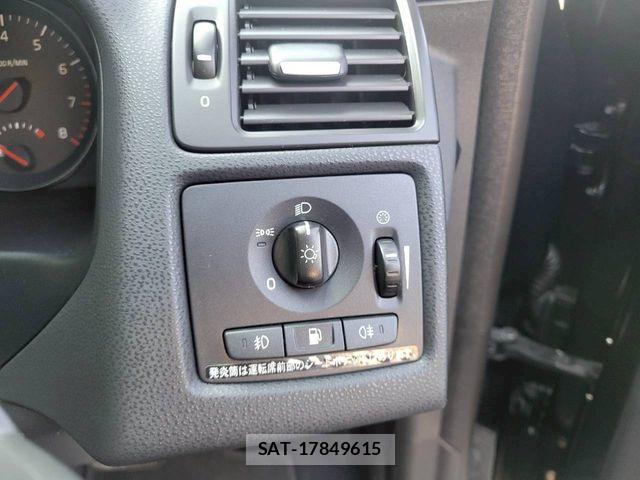 Volvo V50 2012-08 6915029-25