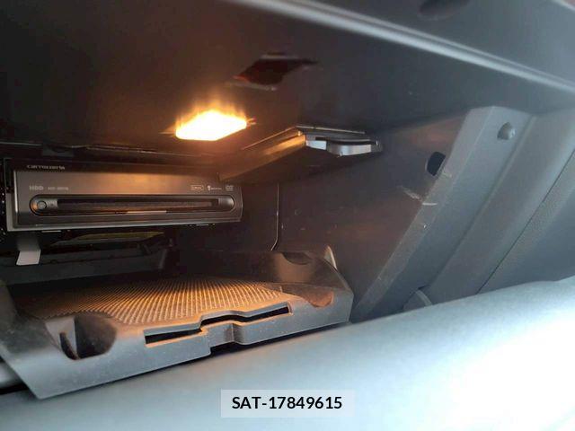 Volvo V50 2012-08 6915029-27