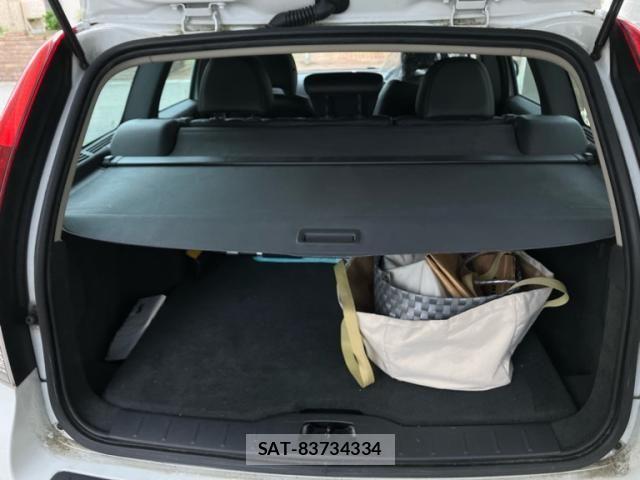 Volvo V50 2011-09 8102540-10
