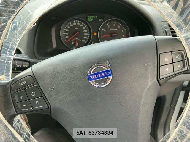Volvo V50 2011-09 8102540-13