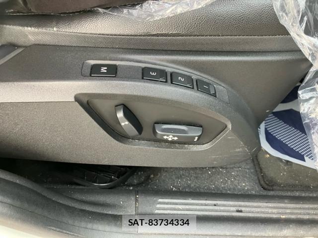 Volvo V50 2011-09 8102540-15