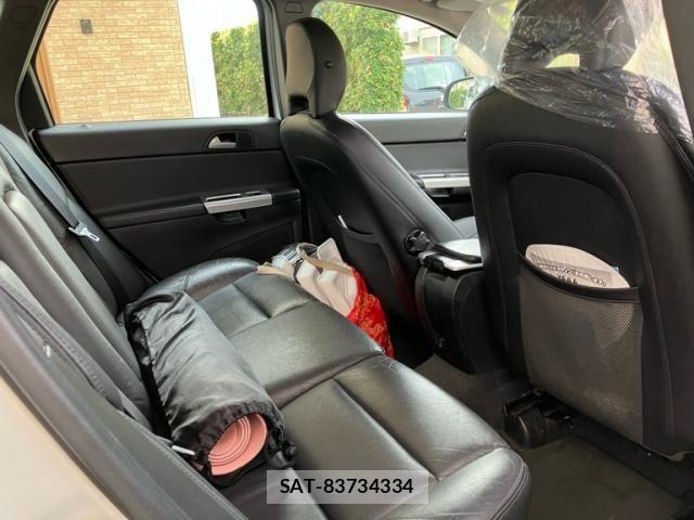 Volvo V50 2011-09 8102540-16