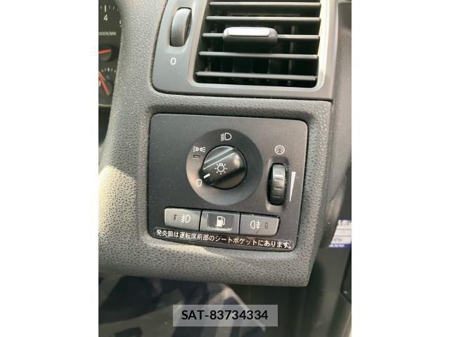 Volvo V50 2011-09 8102540-17