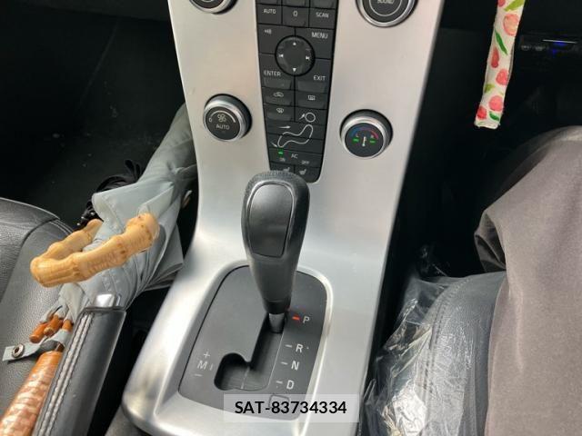 Volvo V50 2011-09 8102540-19