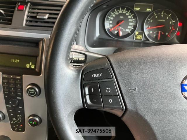 Volvo V50 2011-09 8247086-19