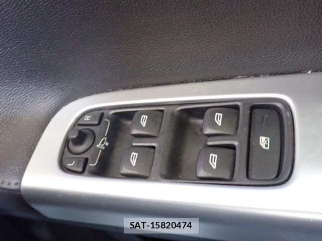 Volvo V50 2011-08 8528083-17