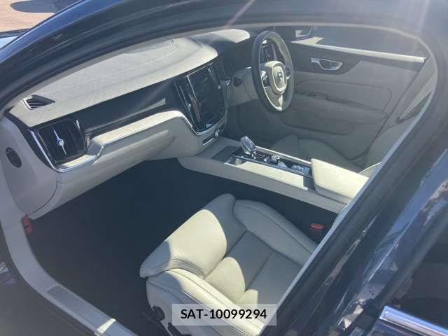 Volvo V60 2023-06 1829996-15