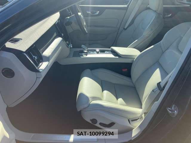 Volvo V60 2023-06 1829996-16