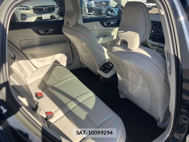 Volvo V60 2023-06 1829996-18