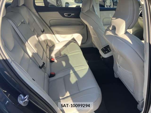Volvo V60 2023-06 1829996-19