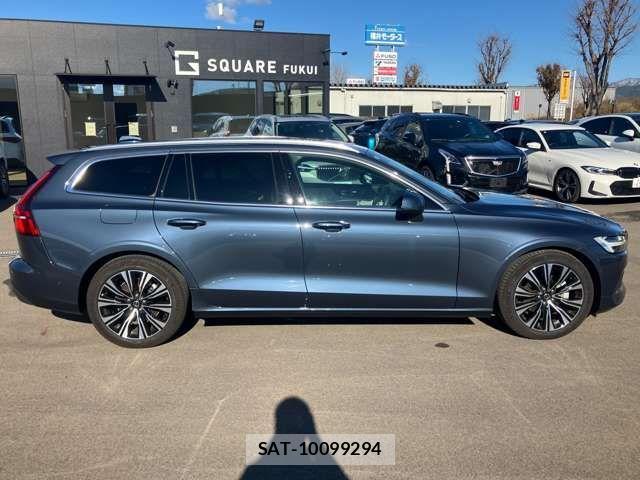 Volvo V60 2023-06 1829996-6