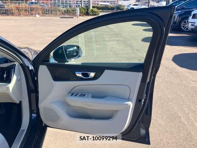 Volvo V60 2023-06 1829996-8