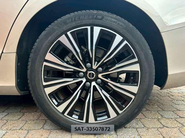 Volvo V60 2023-04 2010837-11