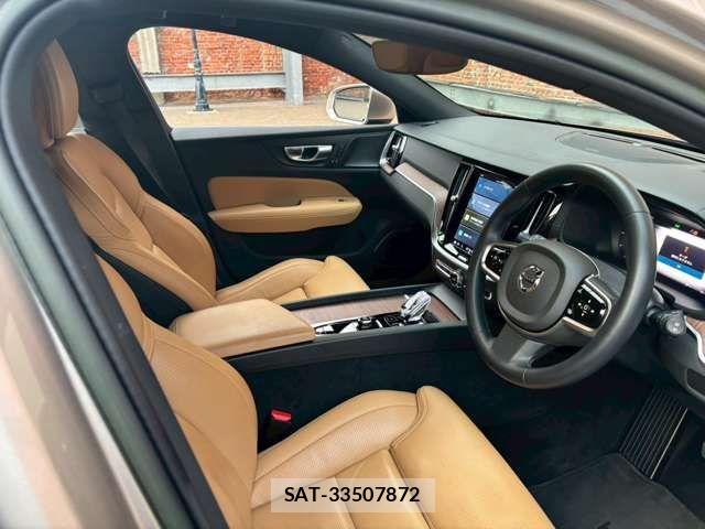 Volvo V60 2023-04 2010837-13