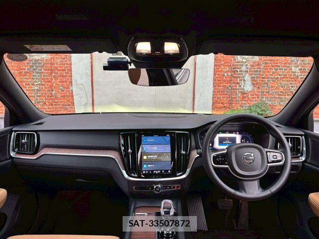 Volvo V60 2023-04 2010837-1