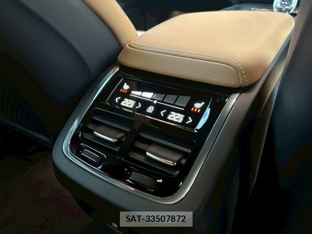 Volvo V60 2023-04 2010837-28