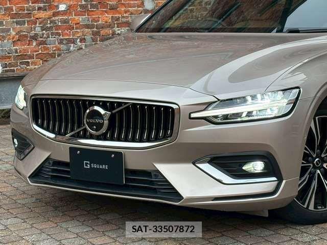 Volvo V60 2023-04 2010837-2