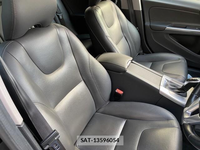 Volvo V60 2016-03 3017243-16