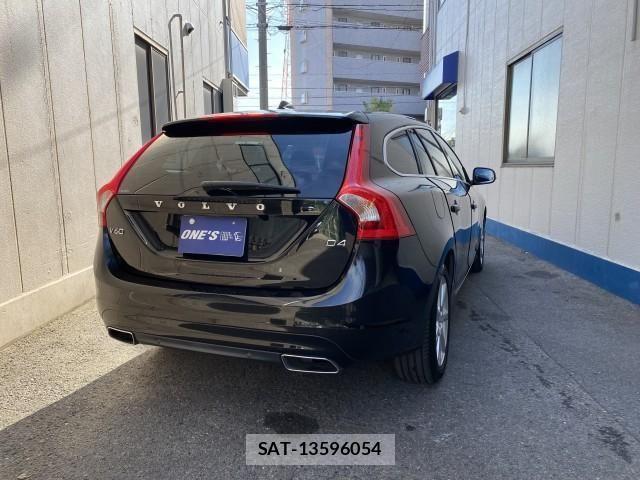 Volvo V60 2016-03 3017243-8