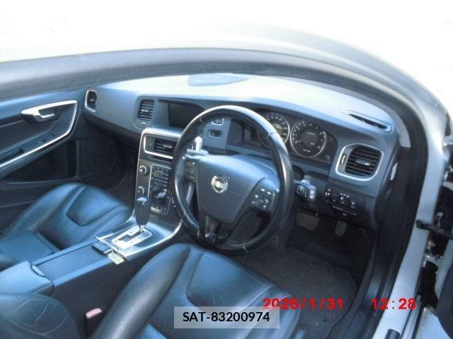 Volvo V60 2012-09 3390539-9