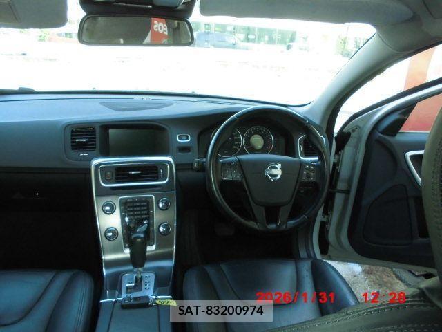 Volvo V60 2012-09 3390539-10