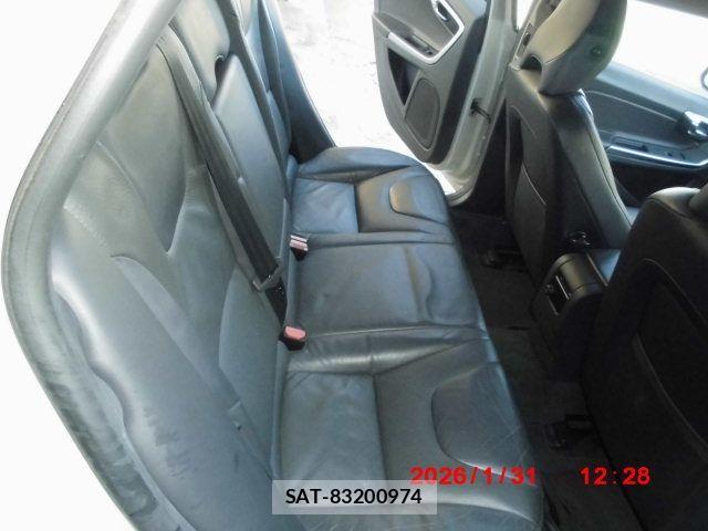 Volvo V60 2012-09 3390539-12
